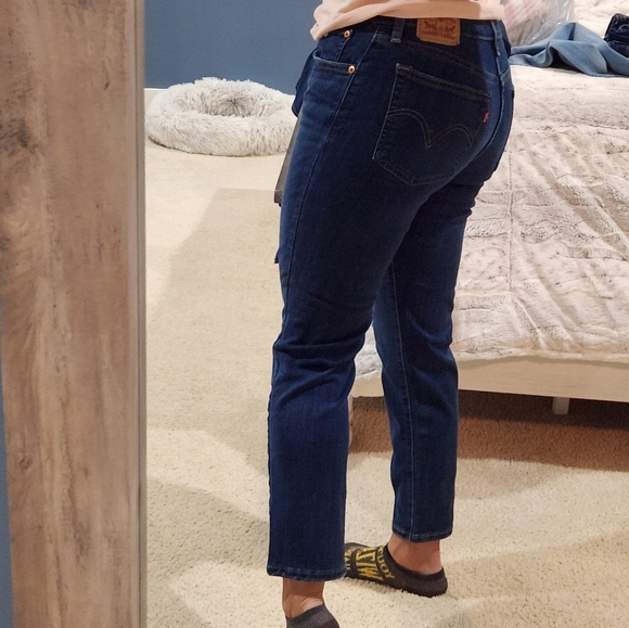 Levi's - Picture 2 of 5